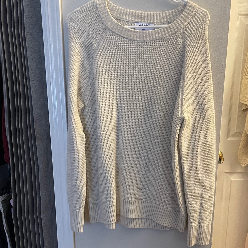 Old Navy Women's Light Gray Crew Neck Sweater